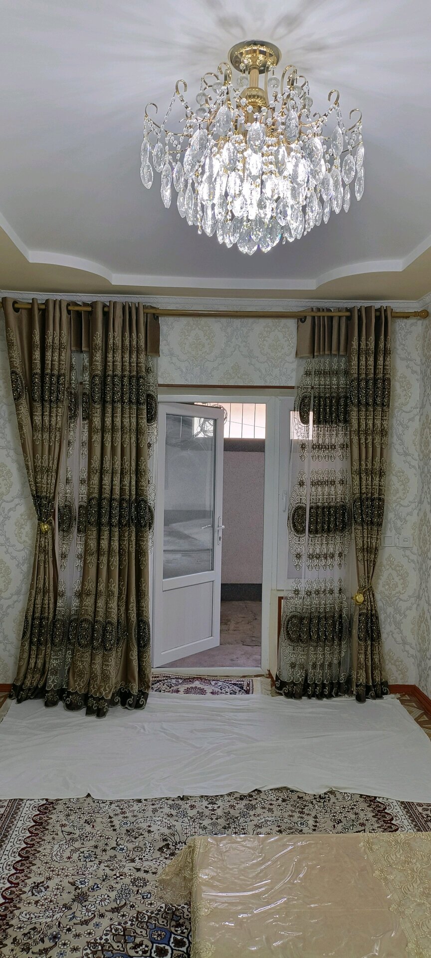 Дом, 8 комнат, 1 этаж.