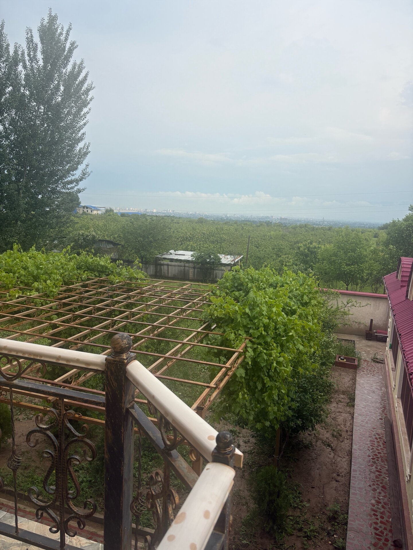 Дом, 10 комнат, 3 этаж.