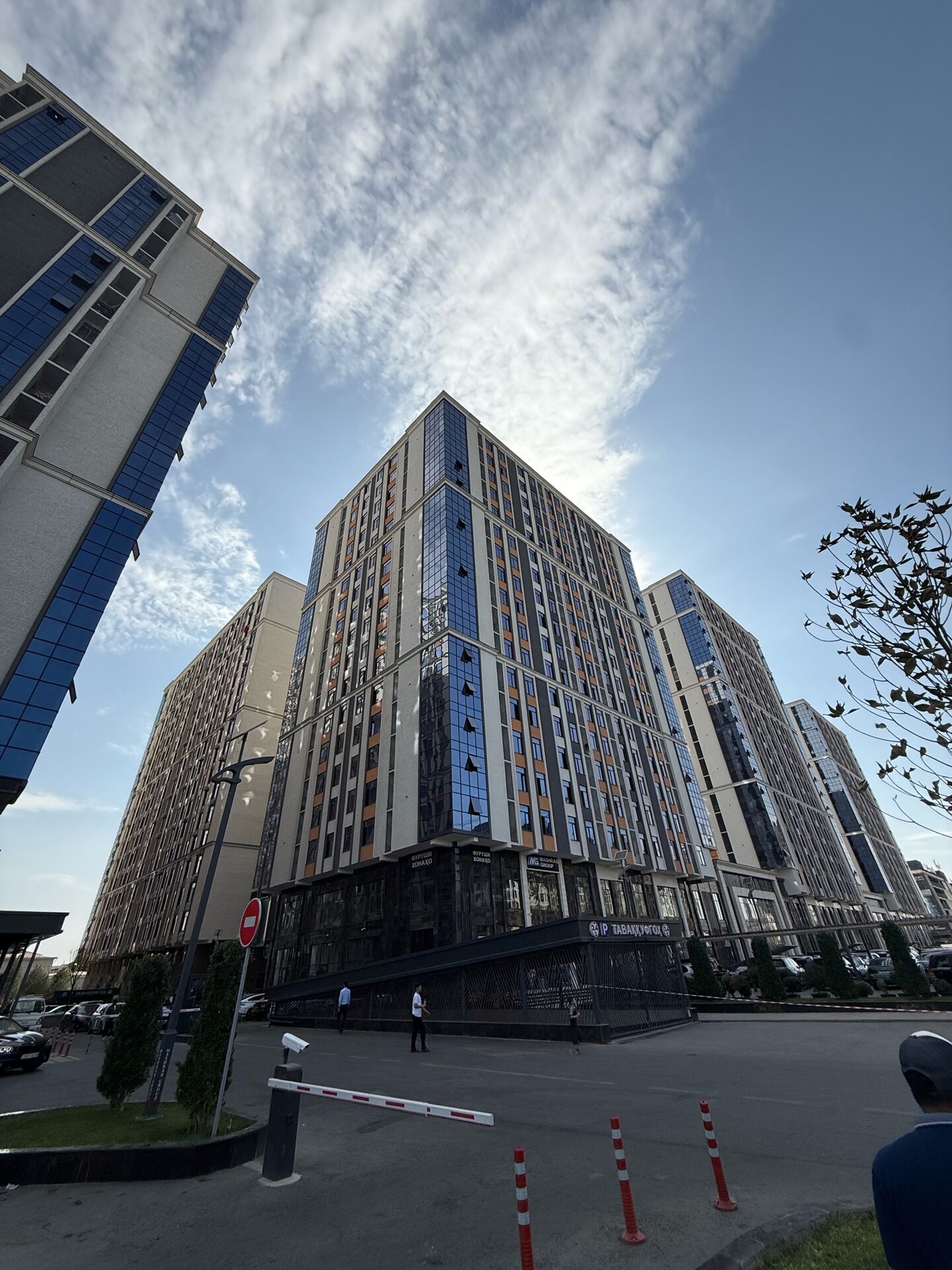 3-комнатная квартира в Душанбе, Фирдавси — фото 1, гостиная