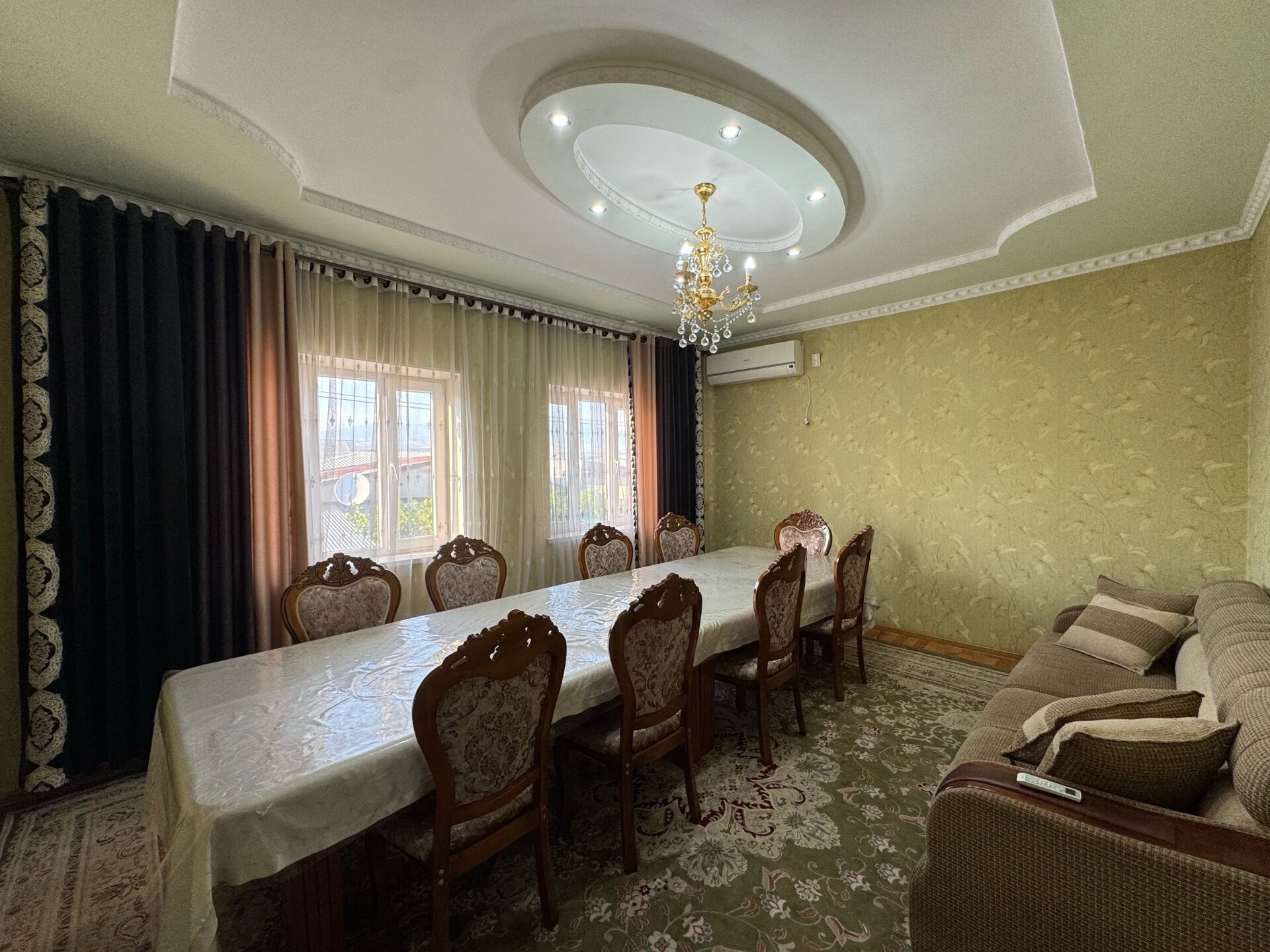 Дом, 10 комнат, 2 этаж.