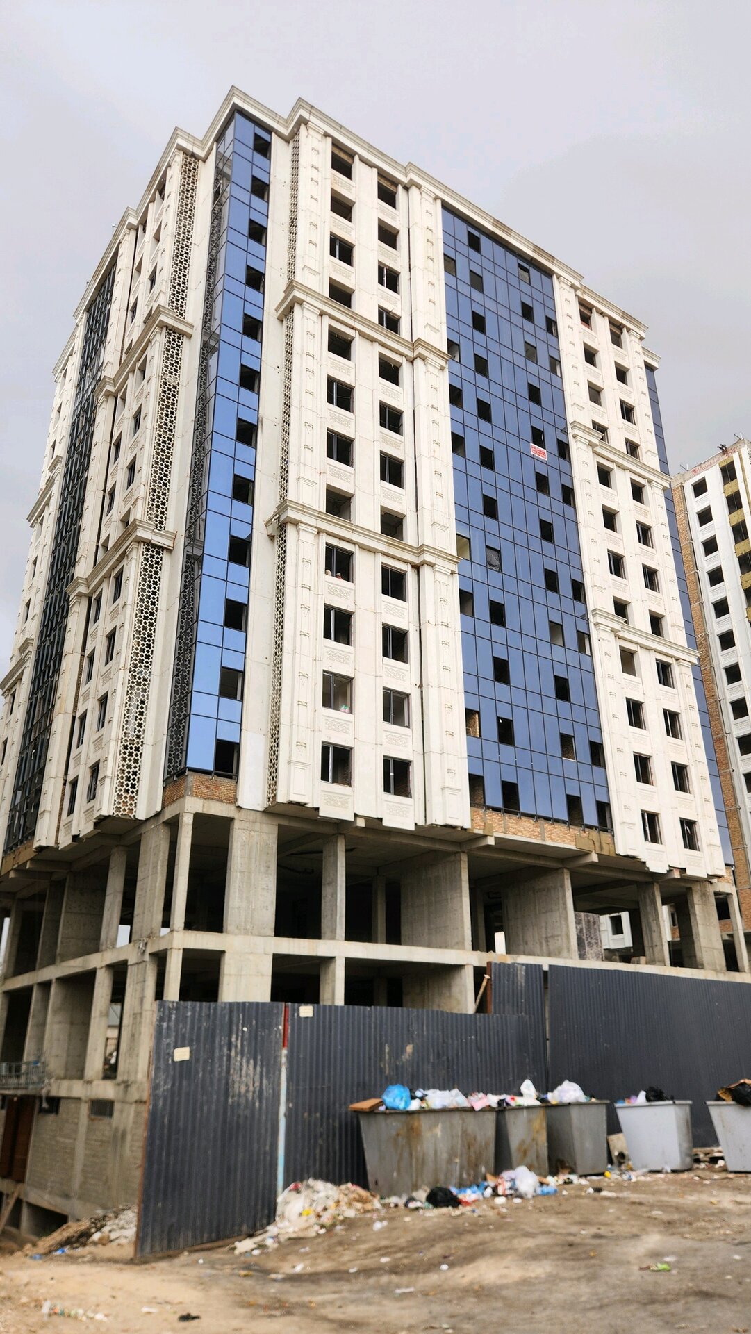 3-комнатная квартира в Душанбе, Шохмансур — фото 1, гостиная