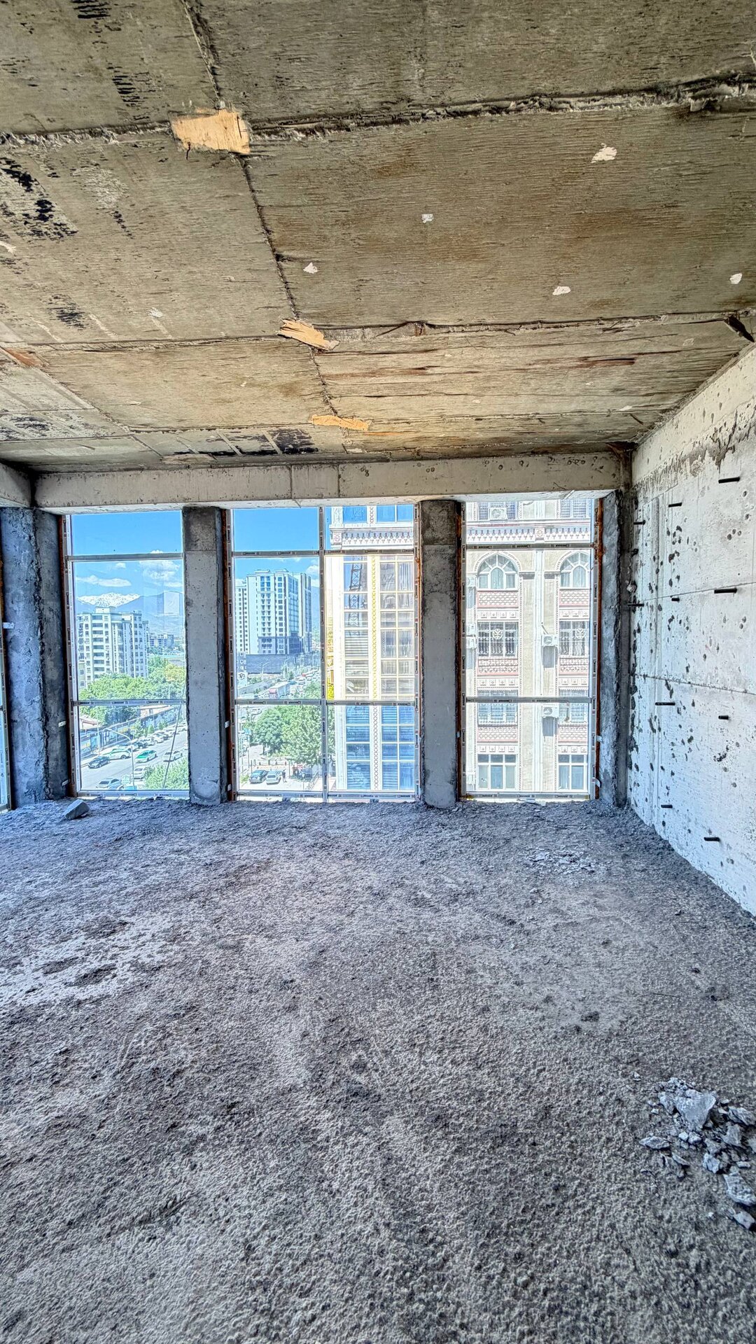 4-комнатная квартира в Душанбе, Исмоили Сомони — фото 6, балкон