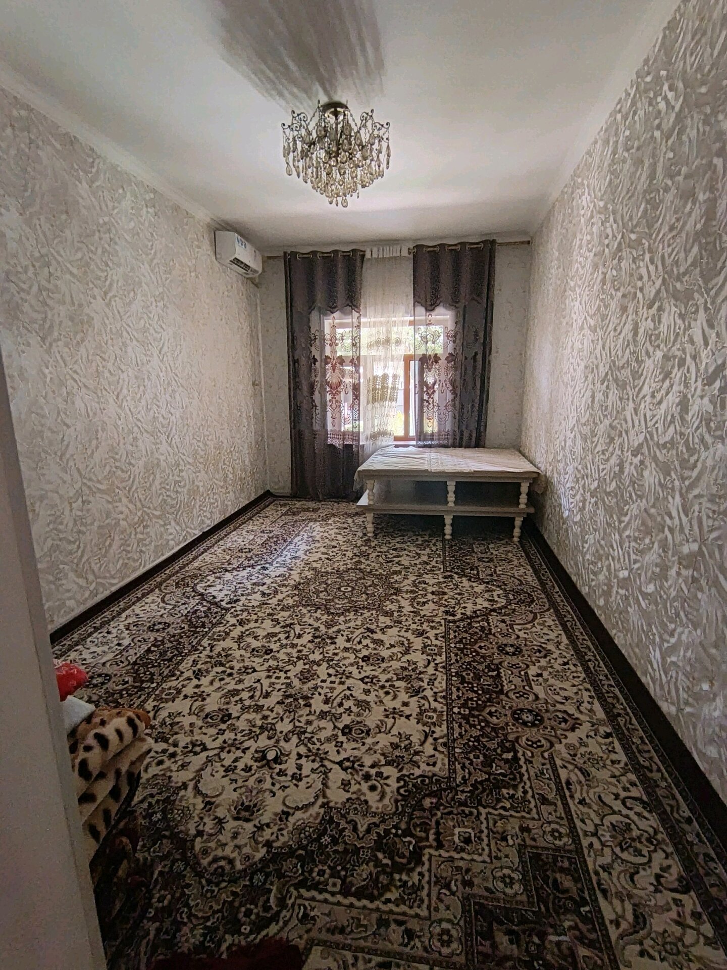Дом, 8 комнат, 2 этаж.