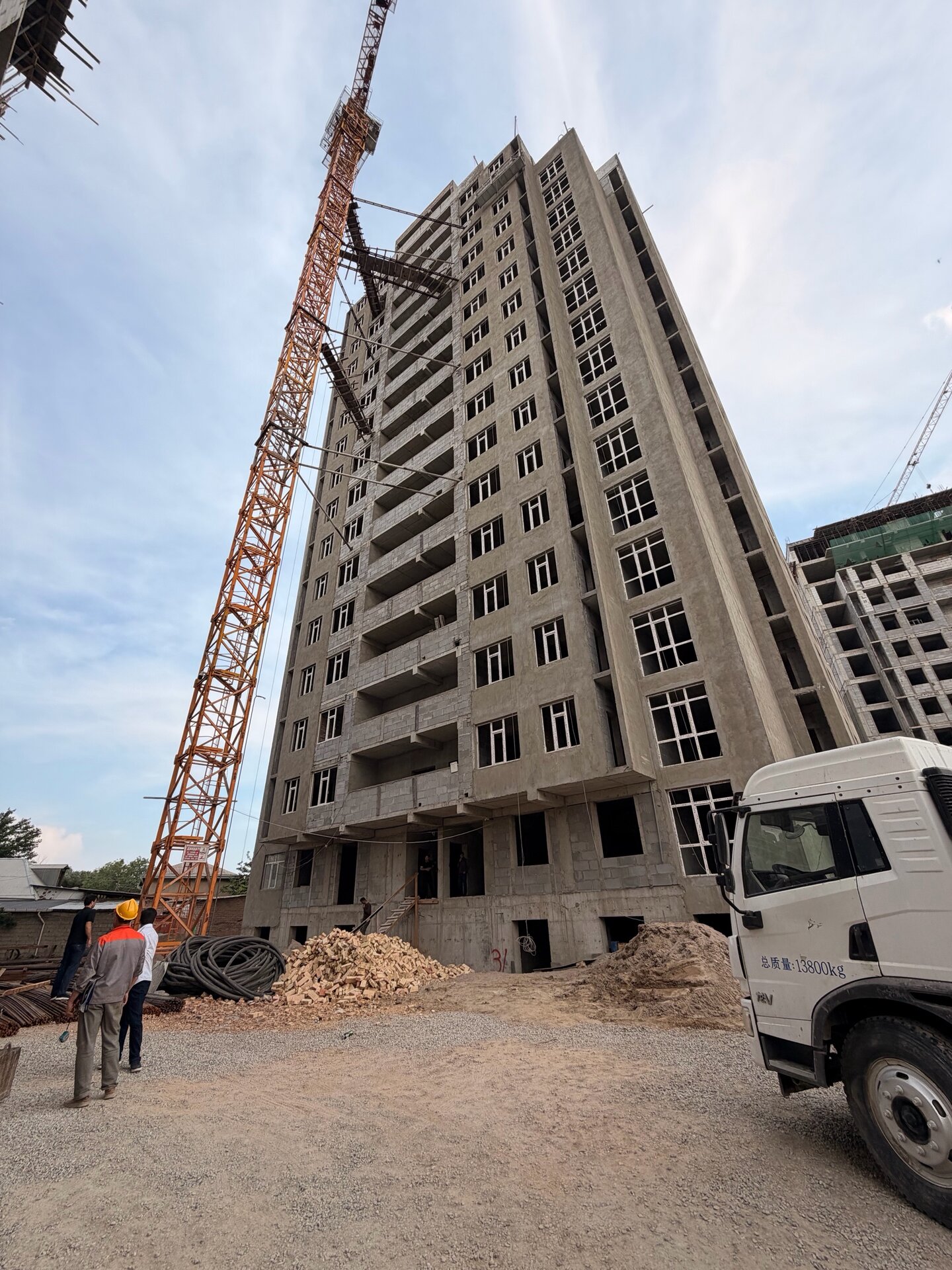 3-комнатная квартира в Душанбе, Шохмансур — фото 1, гостиная