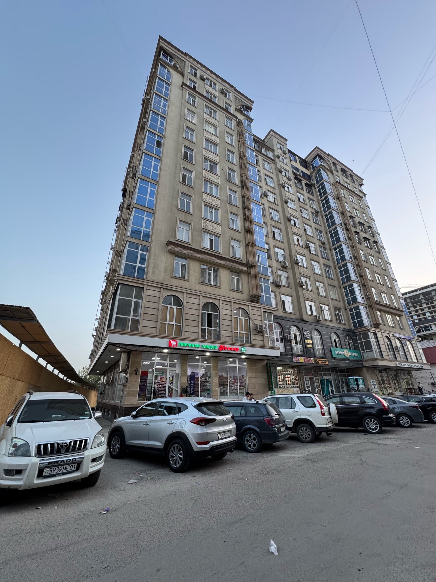 4-комнатная квартира в Душанбе, Исмоили Сомони — фото 1, гостиная