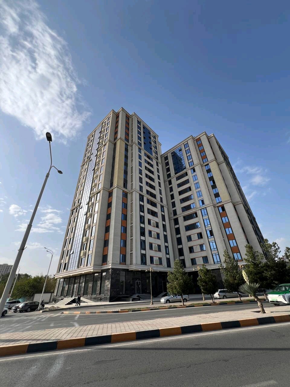 3-комнатная квартира в Душанбе, Фирдавси — фото 1, гостиная