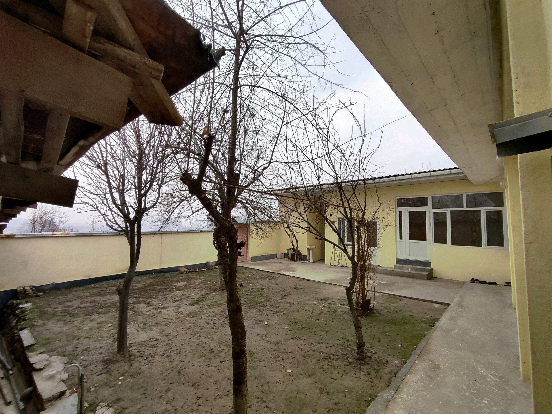 4-комнатный дом в Душанбе, Исмоили Сомони — фото 1, фасад
