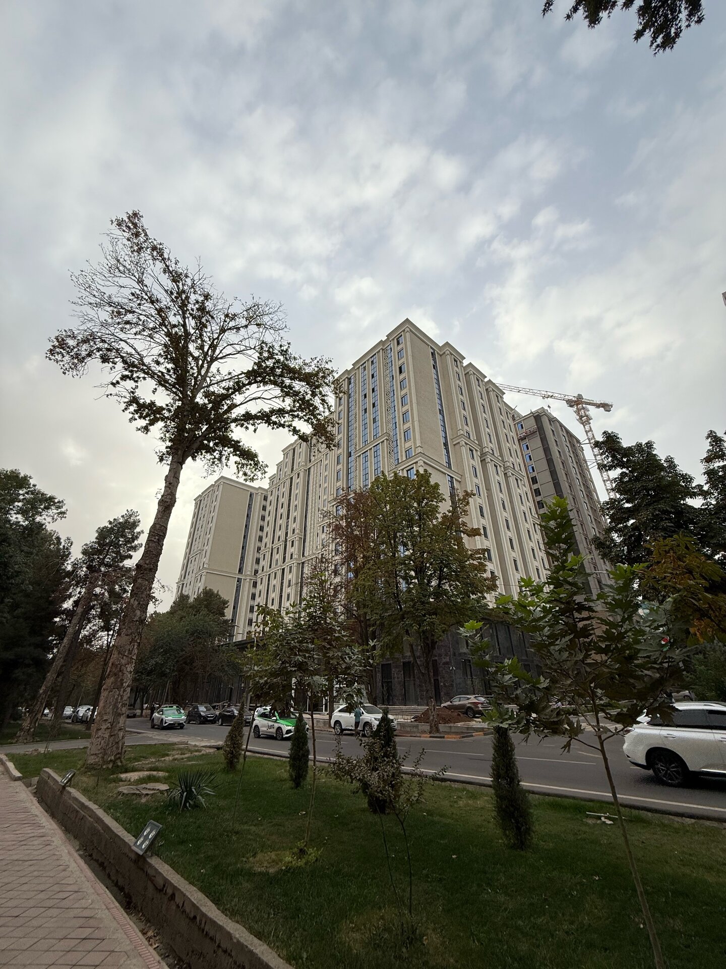 3-комнатная квартира в Душанбе, Шохмансур — фото 1, гостиная