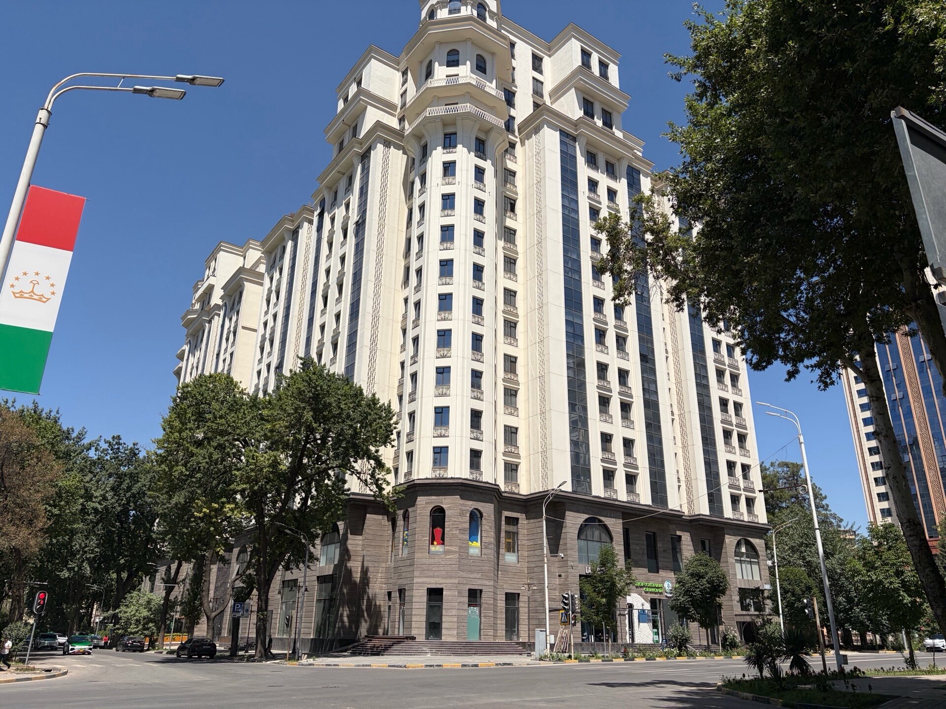 2-комнатная квартира в Душанбе, Шохмансур — фото 1, гостиная
