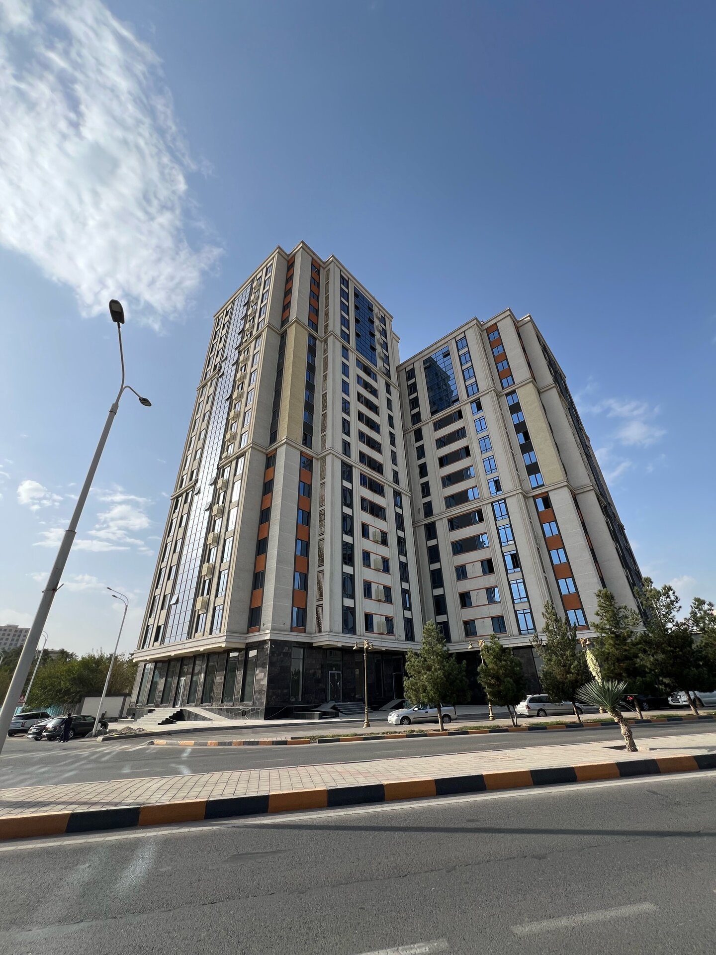 3-комнатная квартира в Душанбе, Фирдавси — фото 1, гостиная