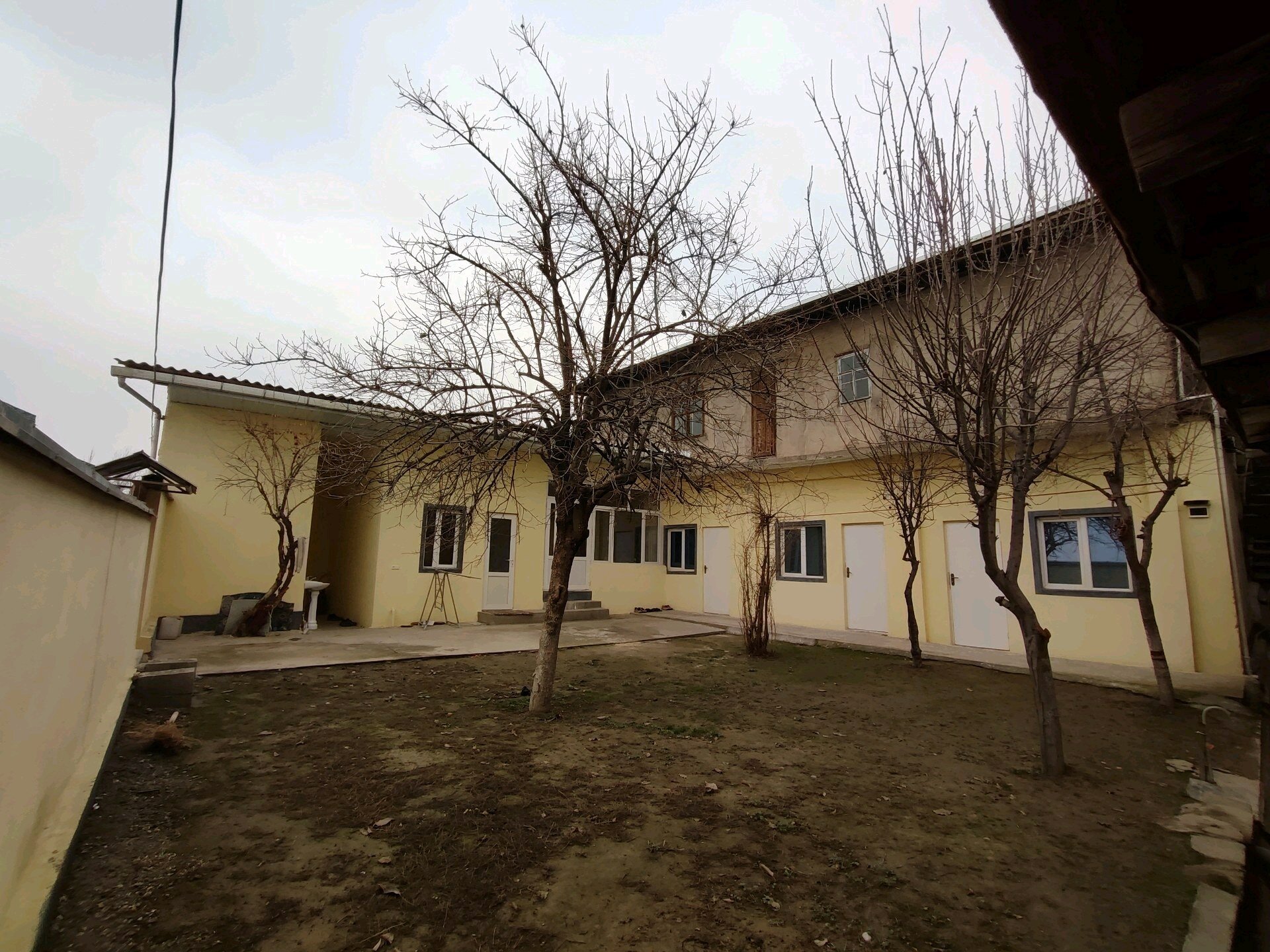 4-комнатный дом в Душанбе, Исмоили Сомони — фото 2, гостиная