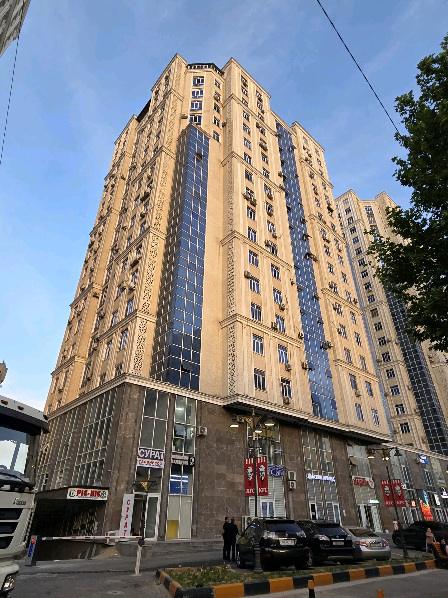 3-комнатная квартира в Душанбе, Фирдавси — фото 1, гостиная