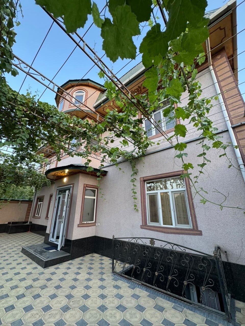 8-комнатный дом в Душанбе, Фирдавси — фото 1, фасад