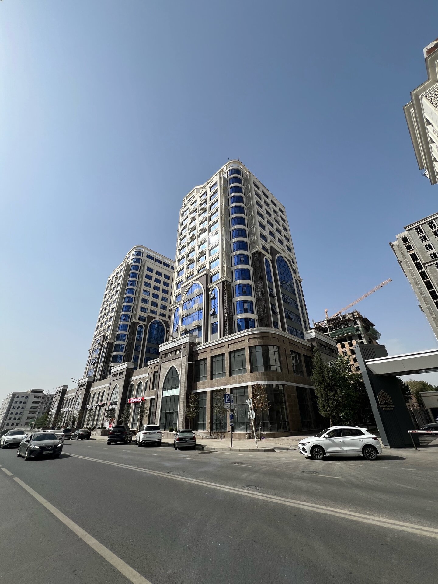 3-комнатная квартира в Душанбе, Исмоили Сомони — фото 1, гостиная