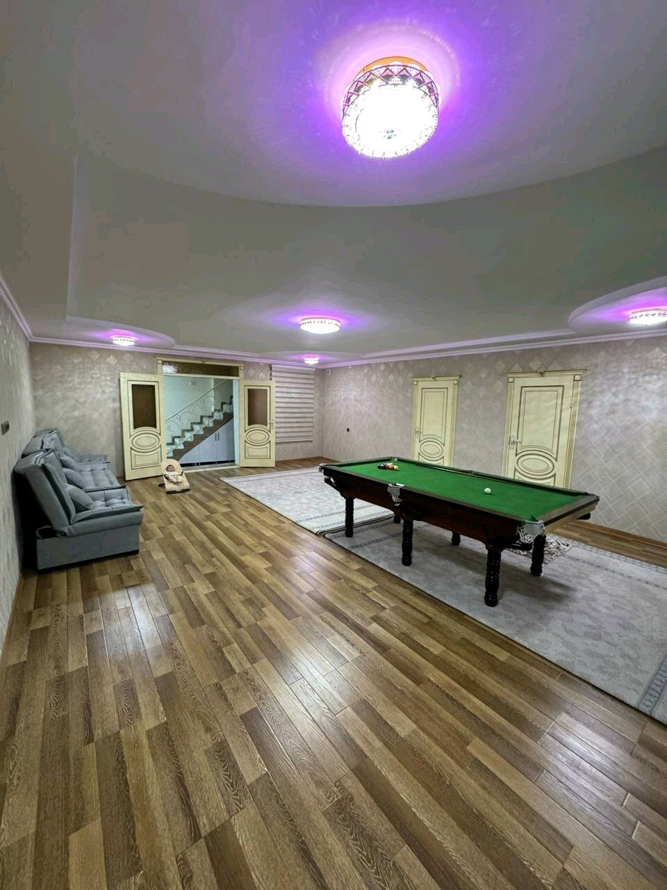 Дом, 10 комнат,  этаж.