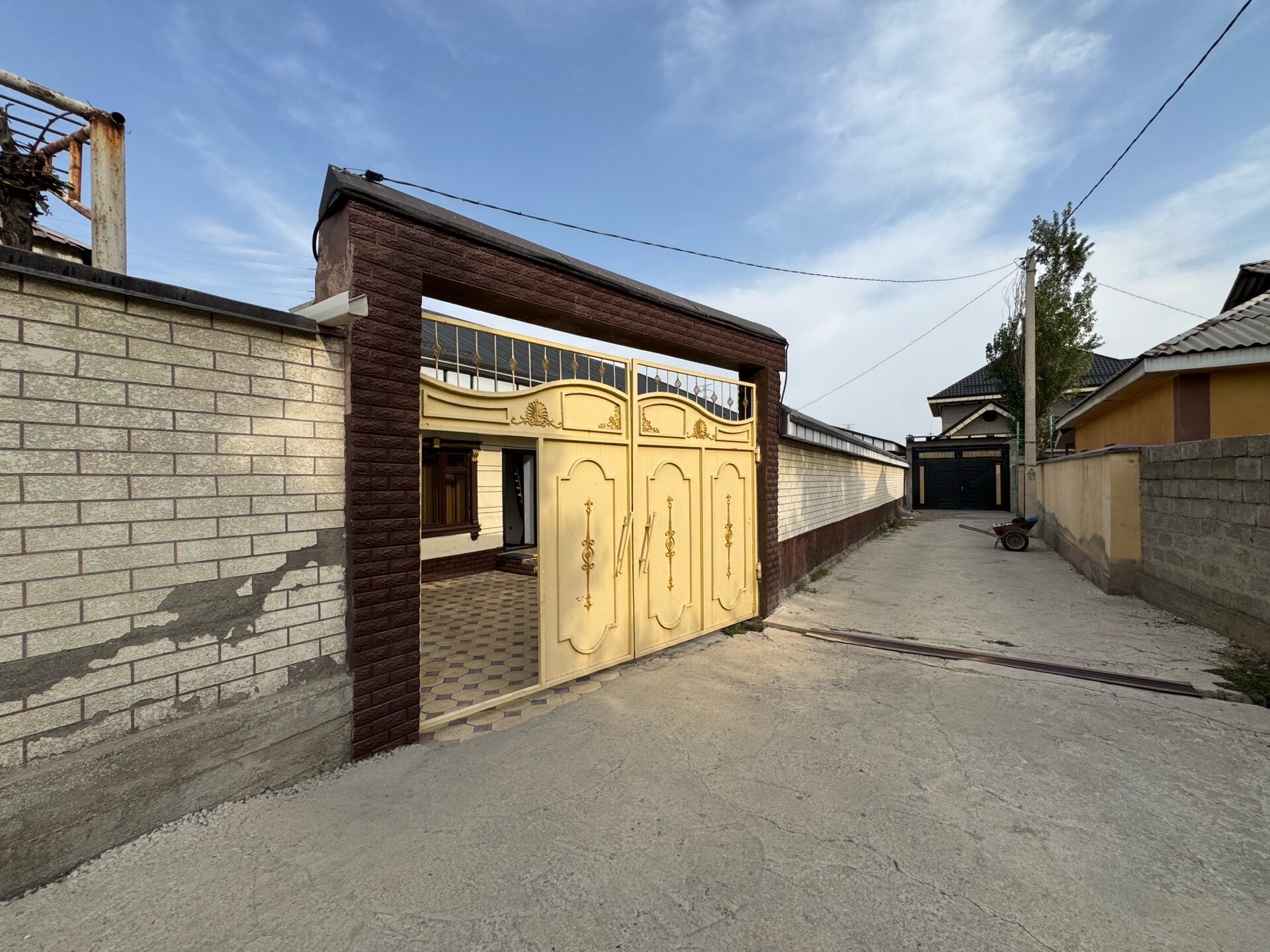 8-комнатный дом в Душанбе, Сино — фото 1, фасад