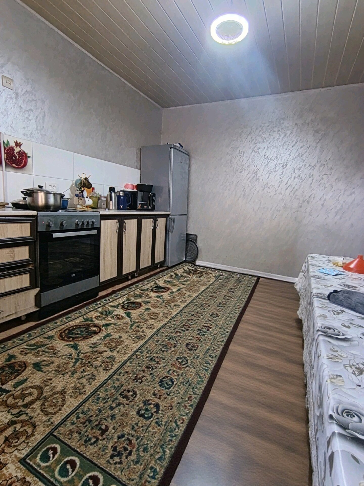 Дом, 8 комнат, 2 этаж.