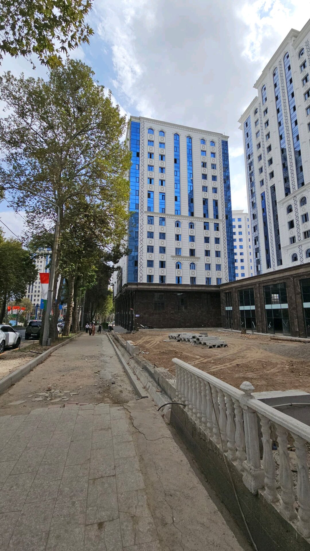 3-комнатная квартира в Душанбе, Исмоили Сомони — фото 1, гостиная