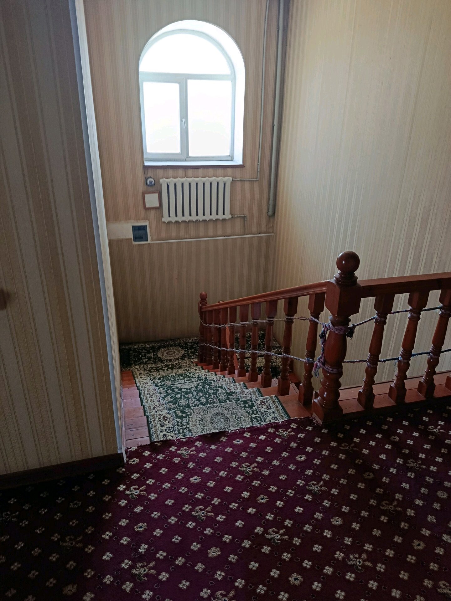 Дом, 14 комнат, 2 этаж.