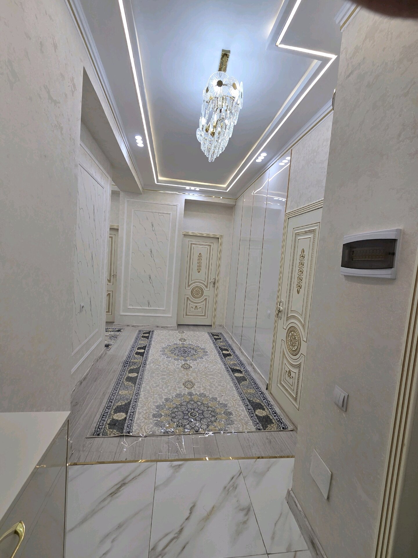 3-комнатная квартира в Душанбе, Фирдавси — фото 5, коридор
