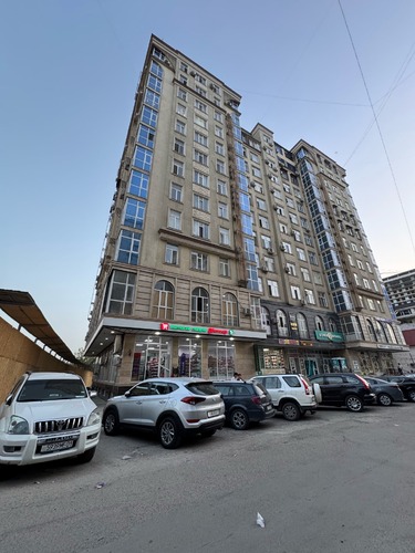 4-комнатная квартира в Душанбе, Исмоили Сомони — фото 1, гостиная